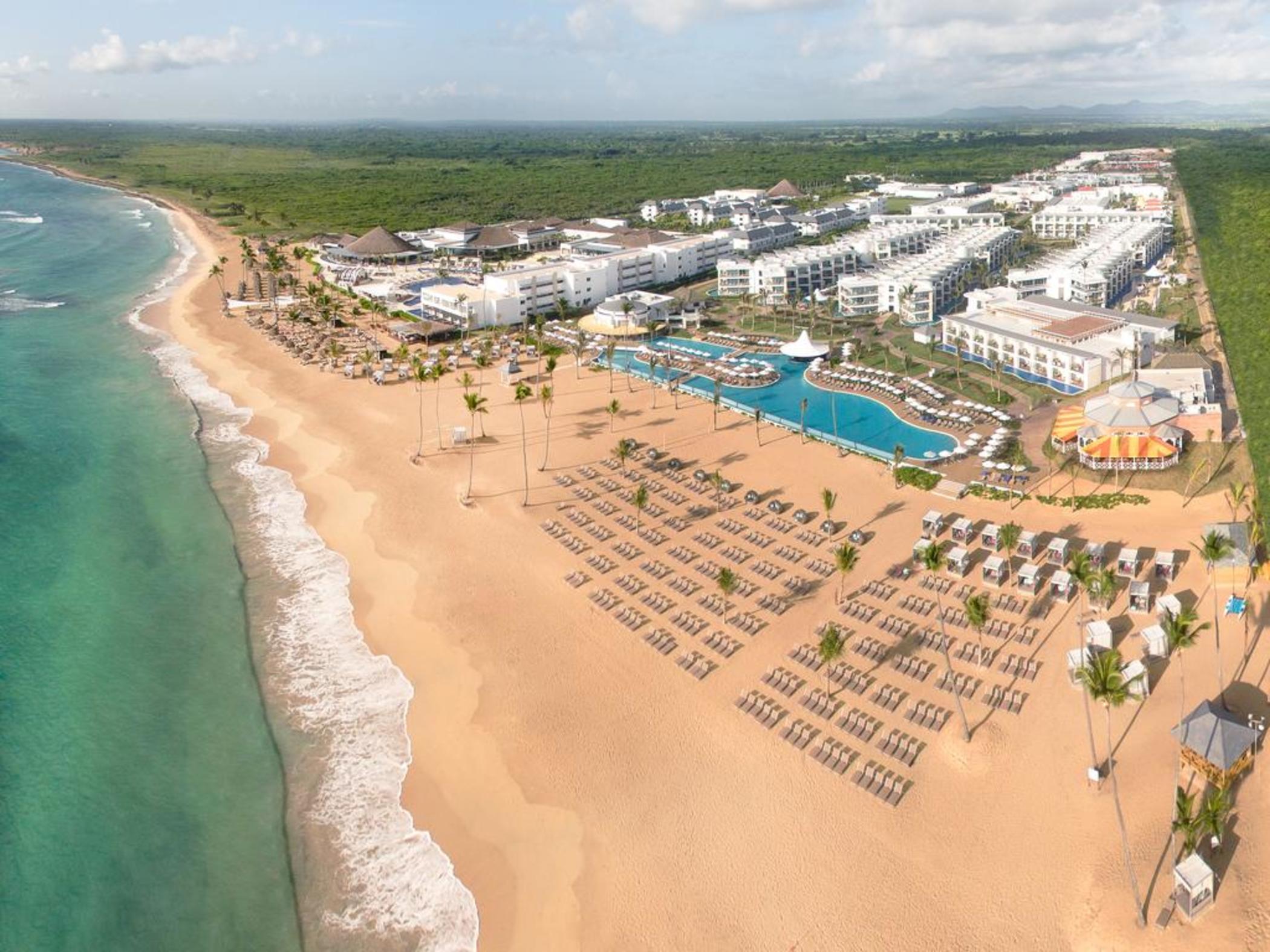 Nickelodeon Hotels & Resorts Punta Cana Exteriér fotografie Aerial view of the resort