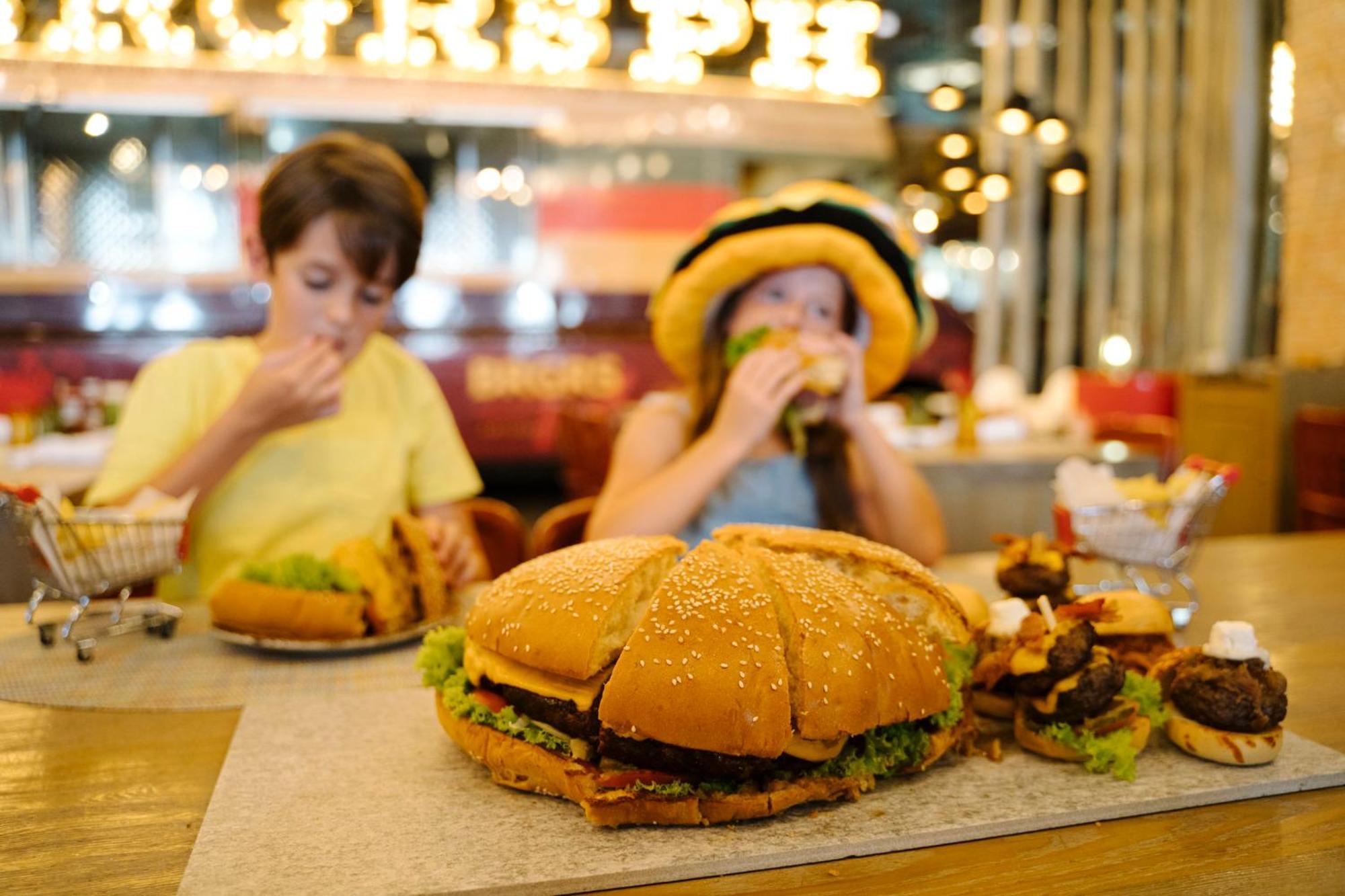 Nickelodeon Hotels & Resorts Punta Cana Exteriér fotografie A hamburger